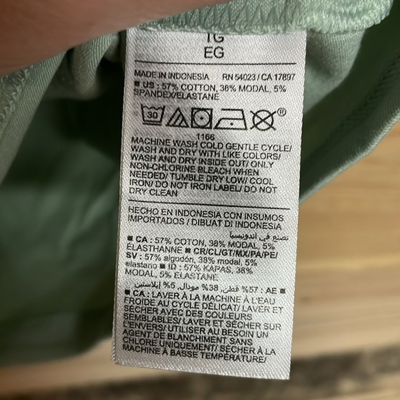 Old Navy size XL Light Sage Green Short Sleeve Cropped Soft Stretchy T-shirt - Picture 3 of 6
